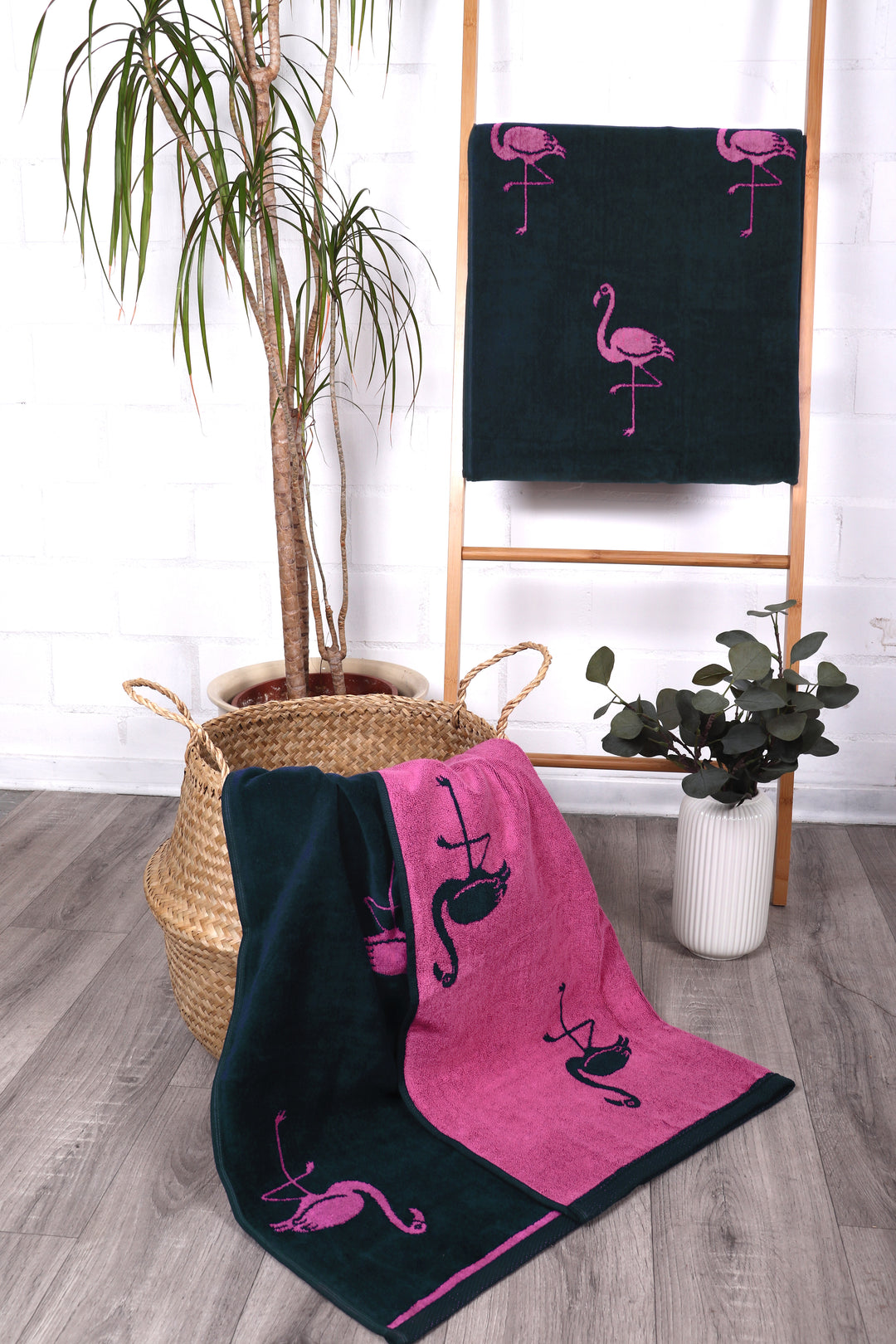 Strandtuch ""Flamingos Allover""