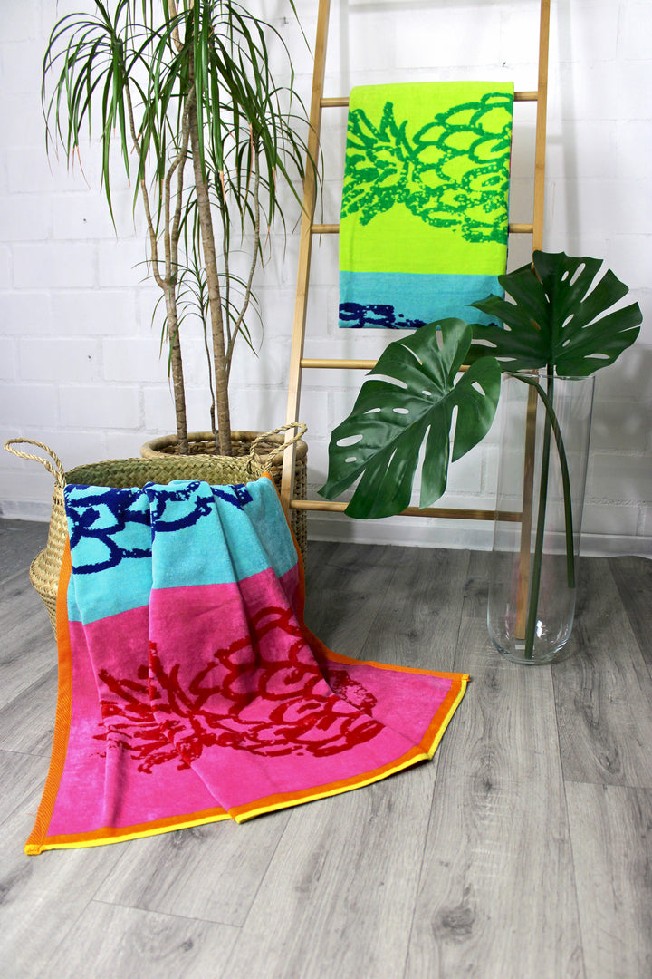 Strandtuch ""Shiny Pineapple""