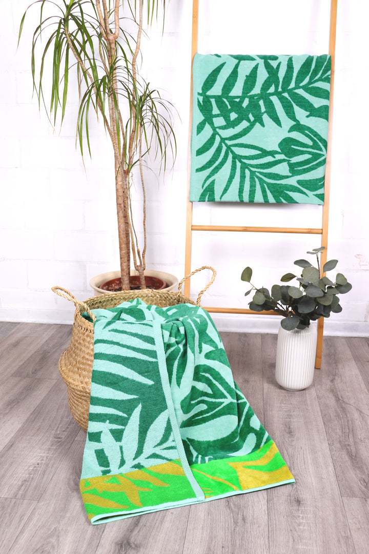 Strandtuch ""Monstera Jungle""