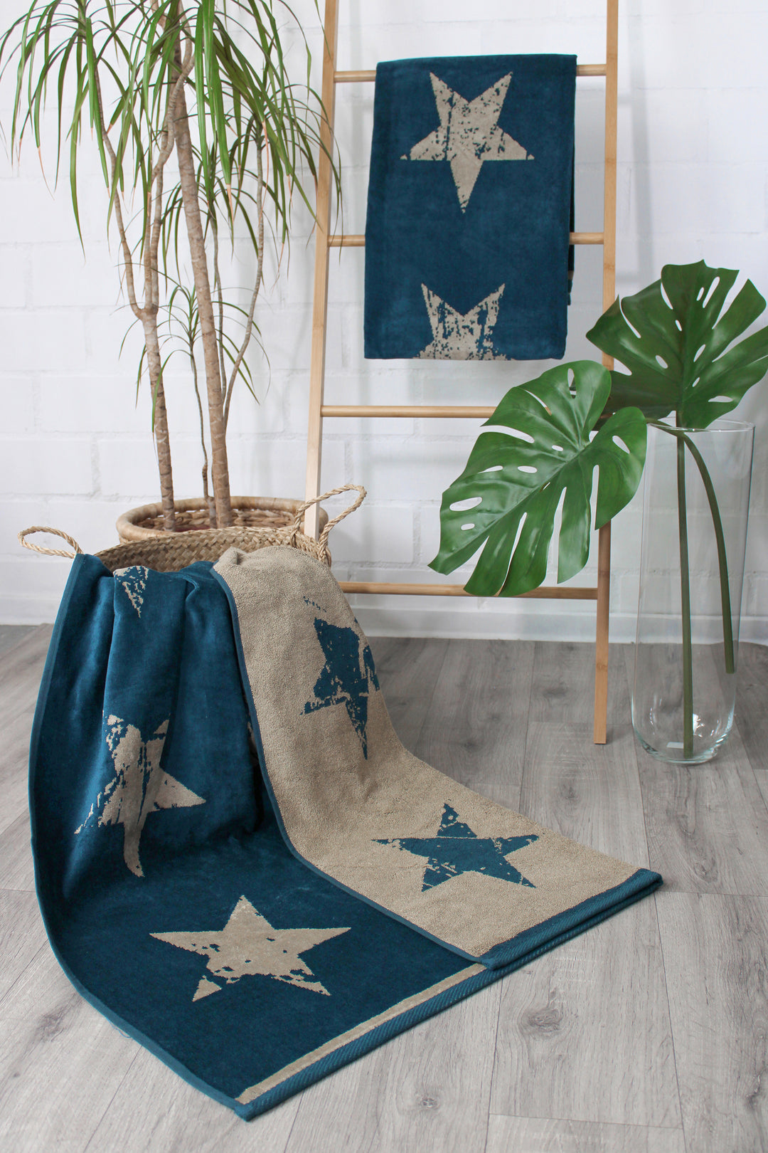 Strandtuch ""Battered Stars""