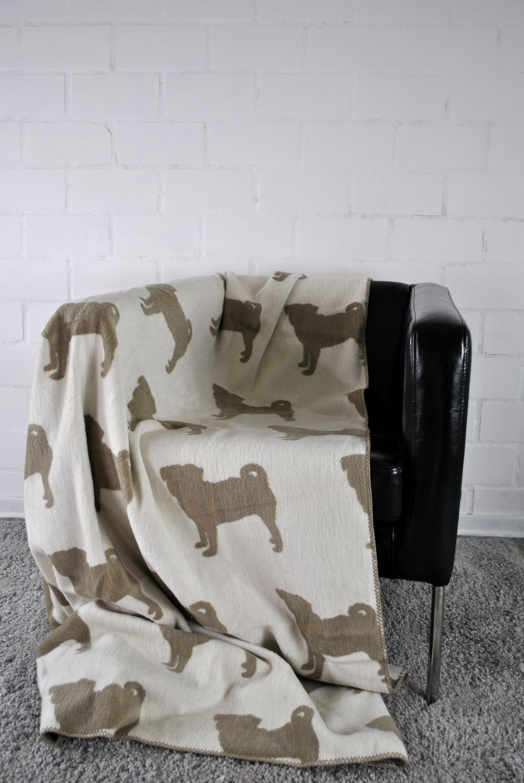 Wohndecke Mops Braun, 130 x 170 cm