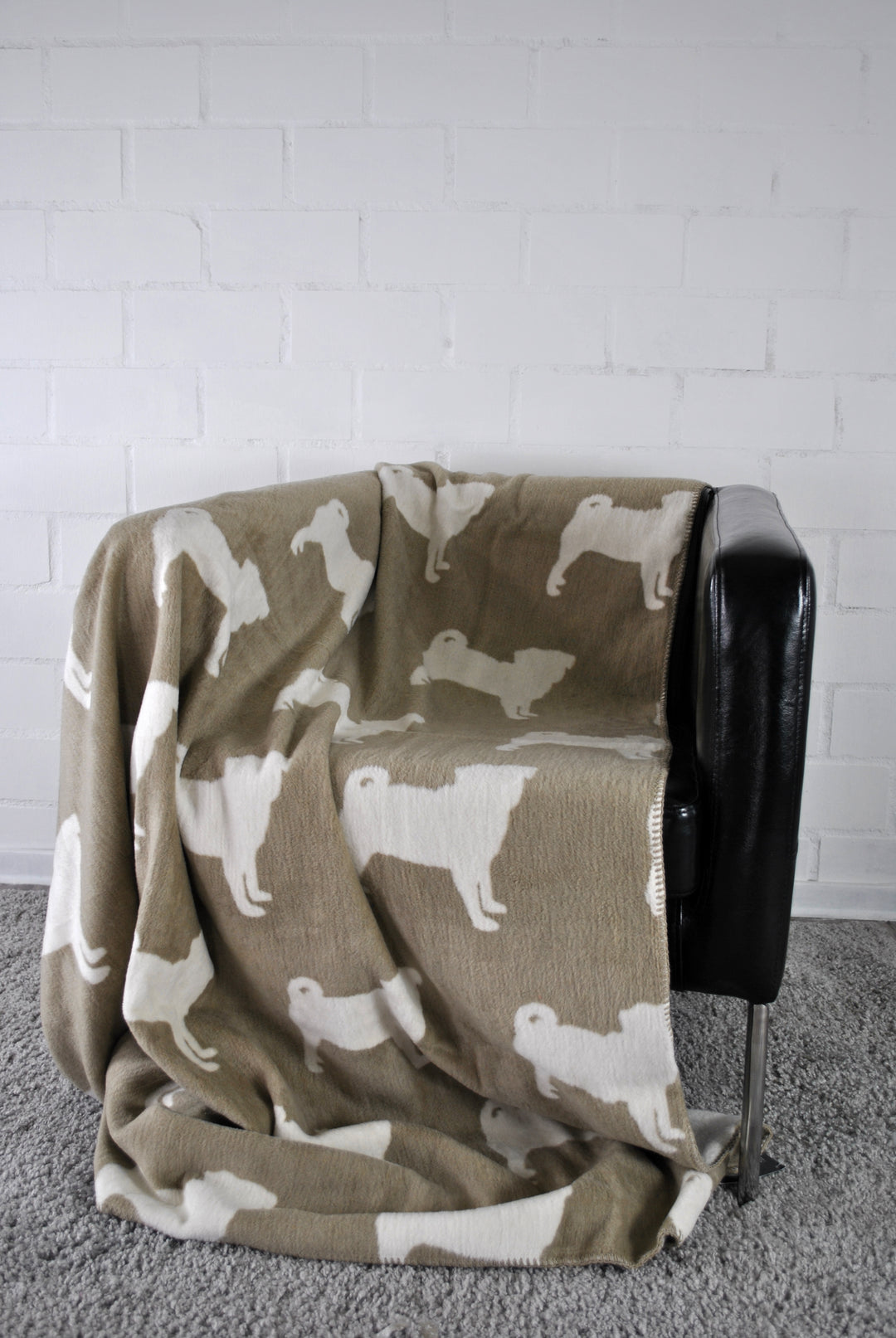 Wohndecke Mops Braun, 130 x 170 cm