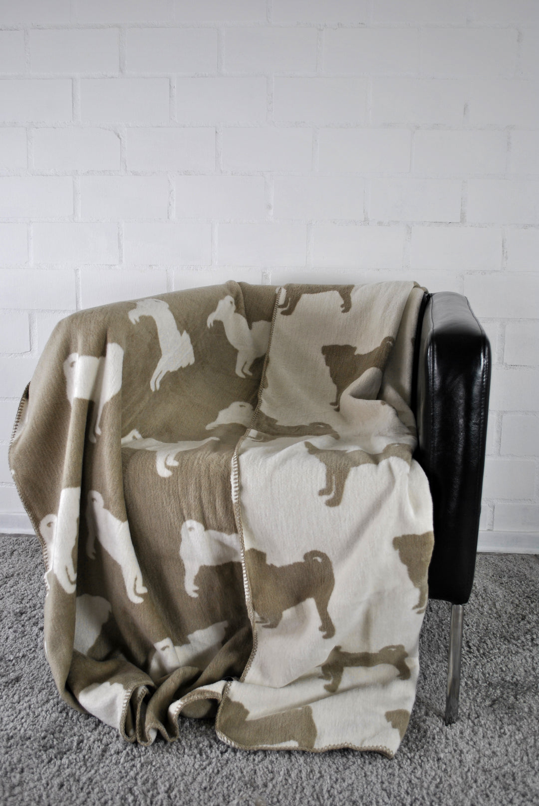 Wohndecke Mops Braun, 130 x 170 cm