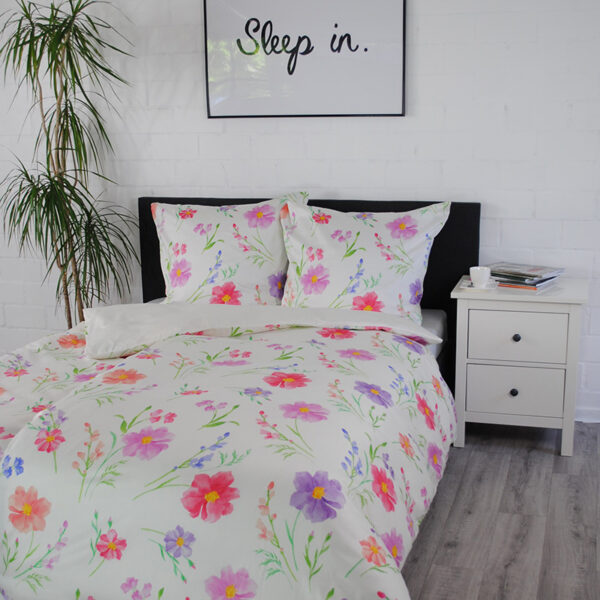 Bettwäsche Floral Pink auf einem Bett